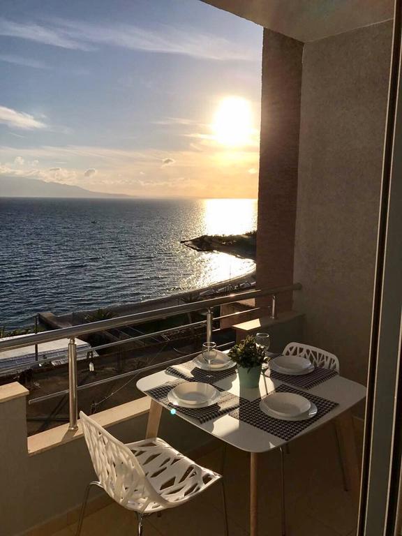 Skyfall Apartment Sarandë エクステリア 写真