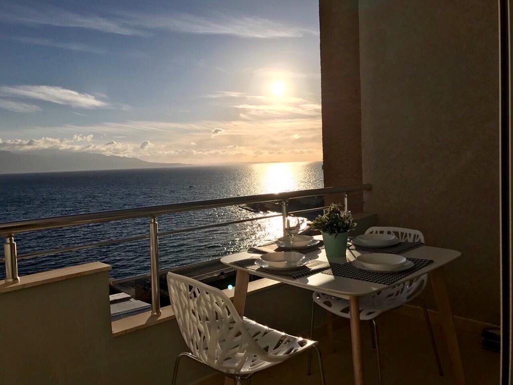 Skyfall Apartment Sarandë エクステリア 写真