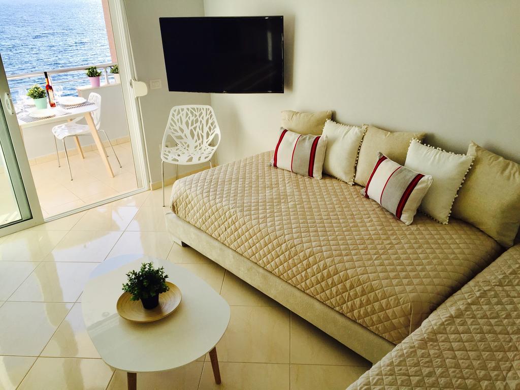 Skyfall Apartment Sarandë エクステリア 写真