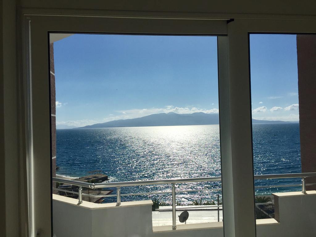 Skyfall Apartment Sarandë エクステリア 写真